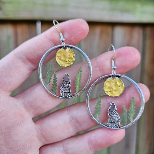 Howling Wolves