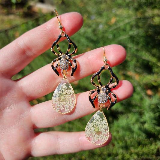 Sparkle Spiders with Floral Web