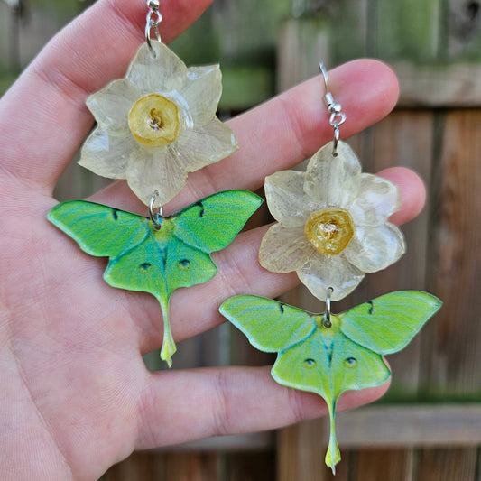 3D Daffodils with Luna Moths