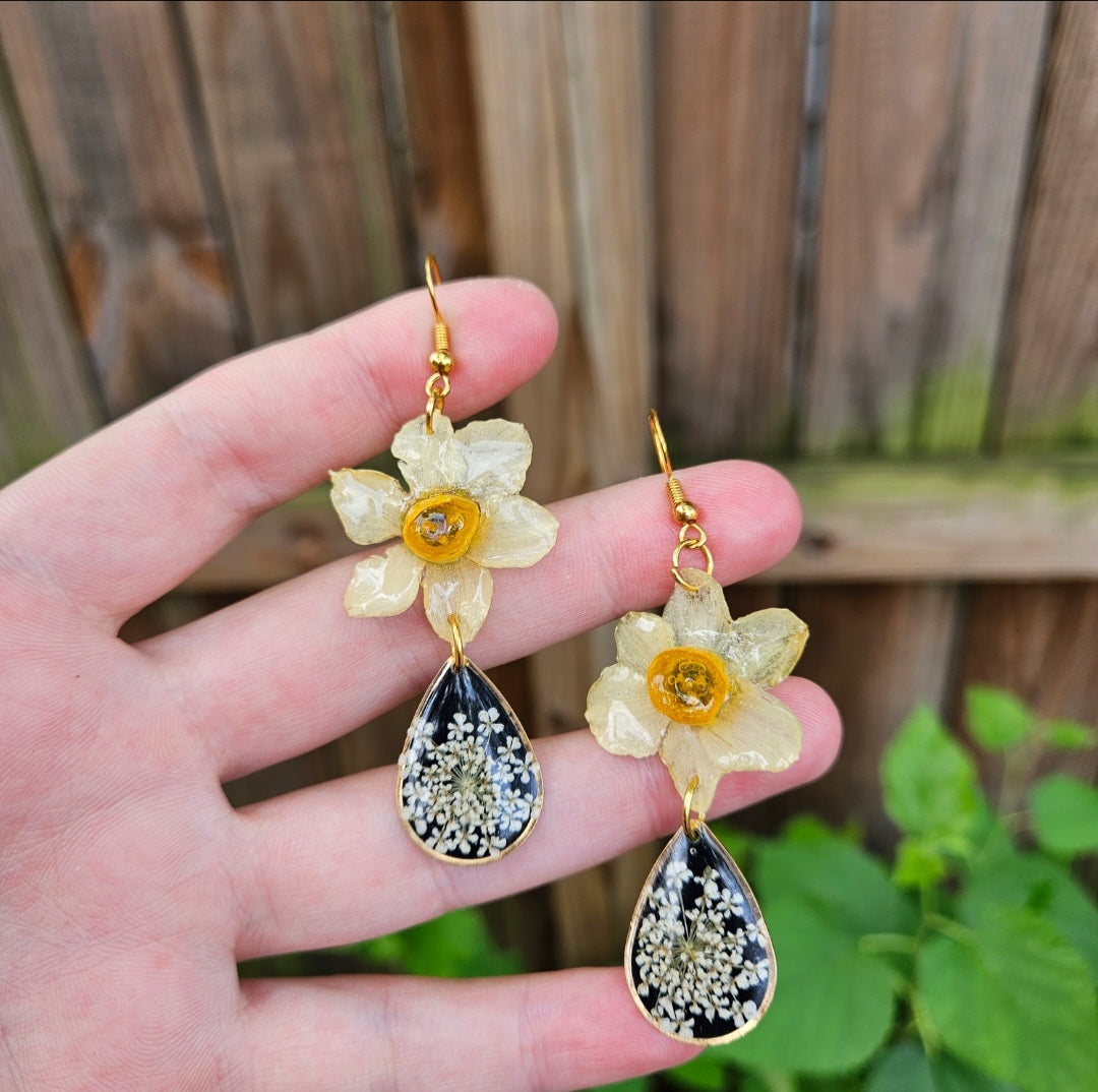 Daffodil and Queen Anne's Lace